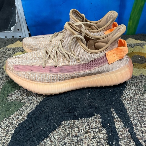 Yeezy Boost 350 V2 - Picture 3 of 6